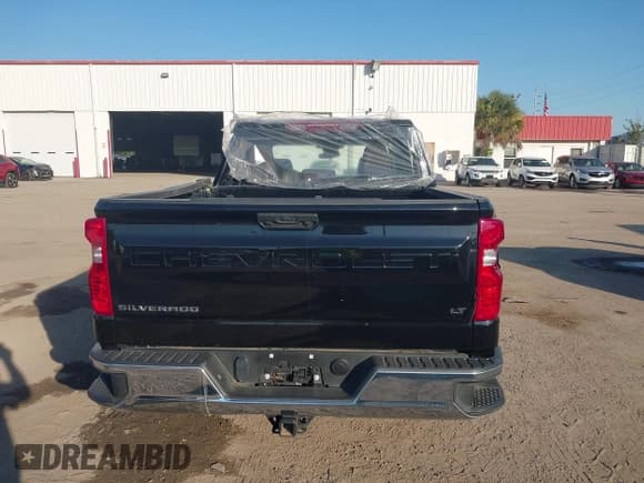 ✅ 2025 Chevrolet Silverado 1500 LT • VIN: 1GCUKDED0SZ120054 • Lot: 43762656. Wystawiony na IAAI z przebiegiem 8 797 mil. Bezpłatny archiwum sprzedaży aukcyjnych z USA i szczegółowy raport historii pojazdu na DreamBid. Zdjęcie 16.
