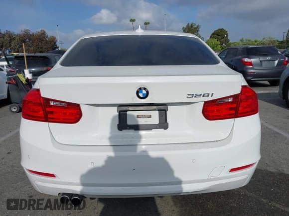 ✅ 2015 BMW 3 Series 328i • VIN: WBA3C1C50FK122384 • Lot: 42243932. Wystawiony na IAAI z przebiegiem 75 863 mil. Bezpłatny archiwum sprzedaży aukcyjnych z USA i szczegółowy raport historii pojazdu na DreamBid. Zdjęcie 16.