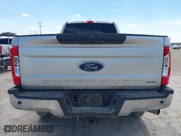 ✅ 2019 Ford F-250 XL • VIN: 1FT7W2B60KEE66463 • Lot: 43136932. Wystawiony na IAAI z przebiegiem 203 215 mil. Bezpłatny archiwum sprzedaży aukcyjnych z USA i szczegółowy raport historii pojazdu na DreamBid. Zdjęcie 15.