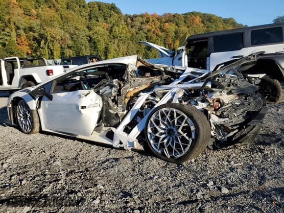 ✅ 2022 Lamborghini Huracan • VIN: ZHWUA6ZX5NLA19726 • Lot: 75687334. Listed on Copart with Not provided. Free auction sales archive from the USA and detailed vehicle history report at DreamBid. Image 2.