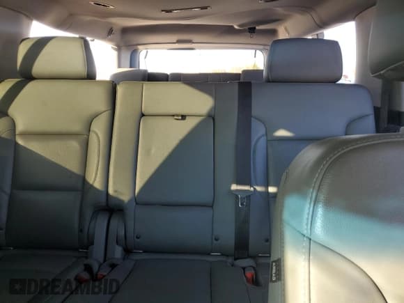 ✅ 2019 Chevrolet Suburban LT • VIN: 1GNSKHKC0KR260803 • Lot: 79082974. Wystawiony na Copart z przebiegiem 130 848 mil. Bezpłatny archiwum sprzedaży aukcyjnych z USA i szczegółowy raport historii pojazdu na DreamBid. Zdjęcie 10.