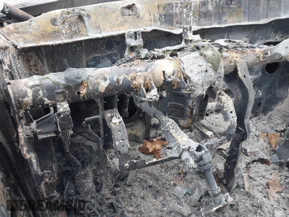 ✅ 2017 Nissan NV SL • VIN: 5BZAF0AAXHN853028 • Lot: 43692321. Wystawiony na IAAI z przebiegiem 154 000 mil. Bezpłatny archiwum sprzedaży aukcyjnych z USA i szczegółowy raport historii pojazdu na DreamBid. Zdjęcie 7.