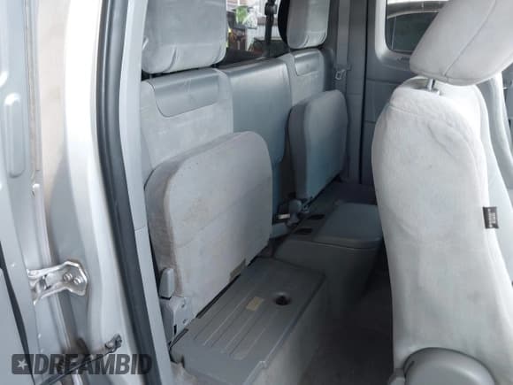 ✅ 2011 Toyota Tacoma • VIN: 5TFTX4CN8BX008381 • Lot: 42526829. Listed on IAAI with 176,748 mi. Free auction sales archive from the USA and detailed vehicle history report at DreamBid. Image 8.