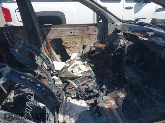 ✅ 2014 Chevrolet Traverse LT • VIN: 1GNKVGKD3EJ270710 • Lot: 43323793. Wystawiony na IAAI z przebiegiem Nie podano. Bezpłatny archiwum sprzedaży aukcyjnych z USA i szczegółowy raport historii pojazdu na DreamBid. Zdjęcie 5.