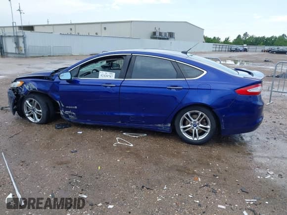✅ 2015 Ford Fusion Titanium Hybrid • VIN: 3FA6P0RUXFR126960 • Lot: 42420787. Wystawiony na IAAI z przebiegiem 161 114 mil. Bezpłatny archiwum sprzedaży aukcyjnych z USA i szczegółowy raport historii pojazdu na DreamBid. Zdjęcie 14.