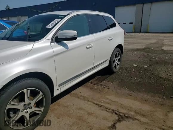 ✅ 2015 Volvo XC60 T6 • VIN: YV4902RB0F2598978 • Lot: 68716045. Listed on Copart with Not provided. Free auction sales archive from the USA and detailed vehicle history report at DreamBid. Image 13.
