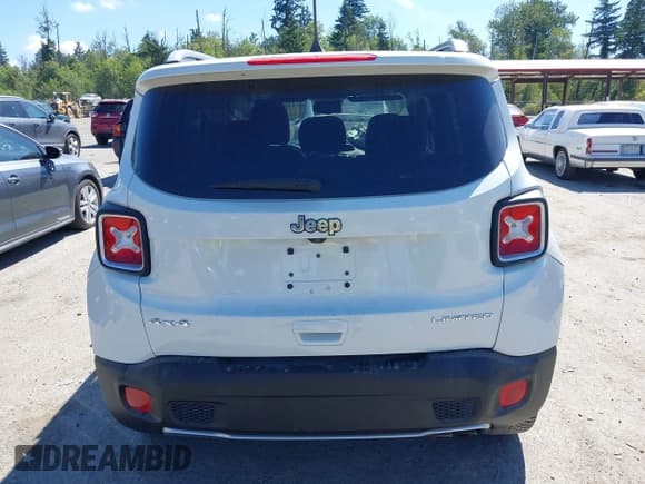 ✅ 2018 Jeep Renegade Limited • VIN: ZACCJBDB1JPG94727 • Lot: 42714474. Wystawiony na IAAI z przebiegiem 79 040 mil. Bezpłatny archiwum sprzedaży aukcyjnych z USA i szczegółowy raport historii pojazdu na DreamBid. Zdjęcie 16.