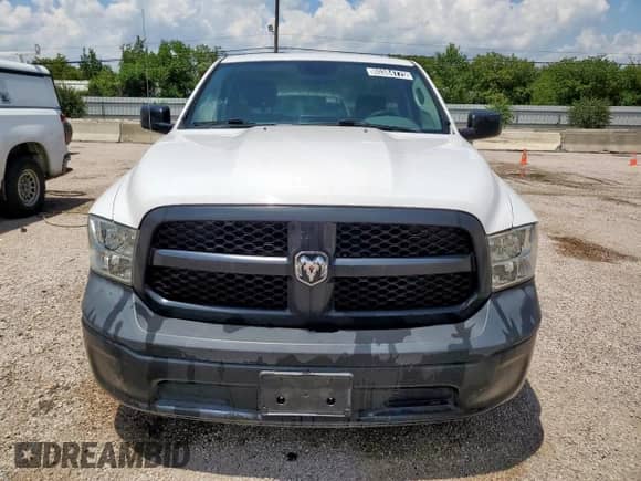 2017 Ram 1500 Tradesman z VIN 3C6JR6AG1HG586666, wystawiony jako Copart lot #65384775 z przebiegiem 31 629 mil mil oraz Czysty tytuł • Clean title. Historia ofert i sprzedaży dostępna na DreamBid. Obrazek 5.