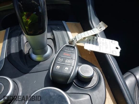 ✅ 2017 Alfa Romeo Giulia Ti • VIN: ZARFAEEN9H7553571 • Lot: 42637939. Listed on IAAI with 75,509 mi. Free auction sales archive from the USA and detailed vehicle history report at DreamBid. Image 11.