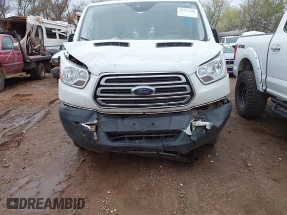 ✅ 2018 Ford Transit • VIN: 1FTYR1ZM6JKB17933 • Lot: 41777624. Wystawiony na IAAI z przebiegiem 225 123 mil. Bezpłatny archiwum sprzedaży aukcyjnych z USA i szczegółowy raport historii pojazdu na DreamBid. Zdjęcie 6.