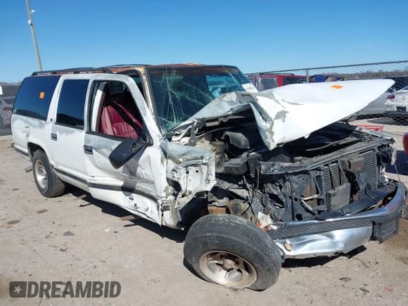 ✅ 1996 GMC Suburban • VIN: 1GDEC16R8TJ738647 • Lot: 41688543. Wystawiony na IAAI z przebiegiem 216 078 mil. Bezpłatny archiwum sprzedaży aukcyjnych z USA i szczegółowy raport historii pojazdu na DreamBid. Zdjęcie 1.