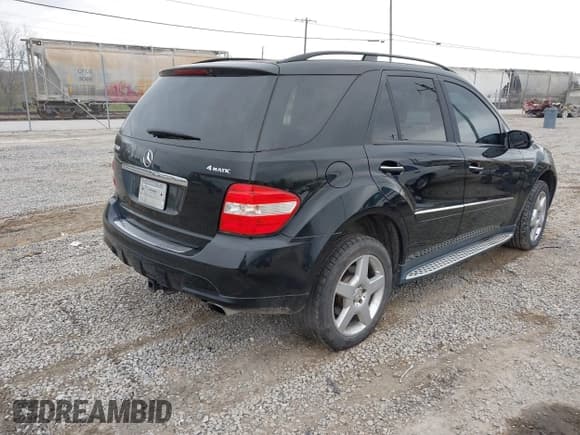 ✅ 2008 Mercedes-Benz M 550 • VIN: 4JGBB72E28A400597 • Lot: 42012741. Listed on IAAI with 194,832 mi. Free auction sales archive from the USA and detailed vehicle history report at DreamBid. Image 4.