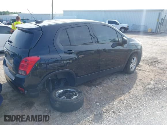✅ 2021 Chevrolet Trax LS • VIN: KL7CJKSB7MB307385 • Lot: 42509836. Listed on IAAI with 63,556 mi. Free auction sales archive from the USA and detailed vehicle history report at DreamBid. Image 4.