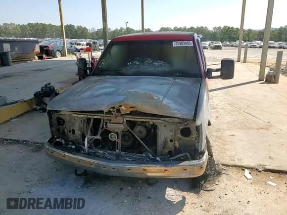 ✅ 1998 GMC Sierra 1500 • VIN: 2GTEK19R1W1527730 • Лот: 80983495. Опубликован ранее на Copart с пробегом Не указан. Бесплатный доступ к архиву аукционных продаж из США и подробный отчёт об истории автомобиля на DreamBid. Изображение 13.