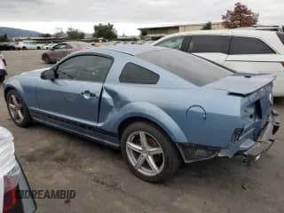 ✅ 2007 Ford Mustang Deluxe • VIN: 1ZVFT80N375282303 • Lot: 93638555. Wystawiony na Copart z przebiegiem 92 671 mil. Bezpłatny archiwum sprzedaży aukcyjnych z USA i szczegółowy raport historii pojazdu na DreamBid. Zdjęcie 2.
