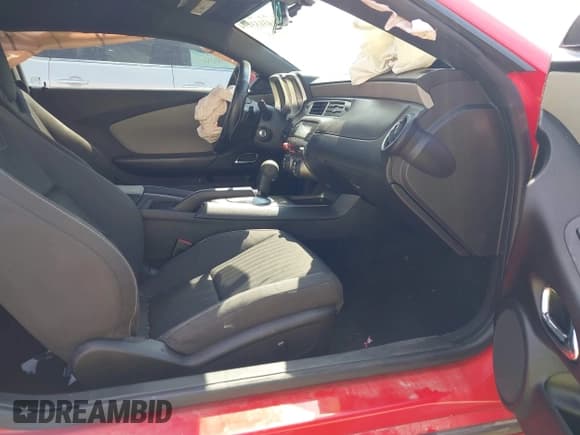 ✅ 2014 Chevrolet Camaro LS • VIN: 2G1FA1E37E9305503 • Lot: 43133174. Wystawiony na IAAI z przebiegiem 159 088 mil. Bezpłatny archiwum sprzedaży aukcyjnych z USA i szczegółowy raport historii pojazdu na DreamBid. Zdjęcie 5.