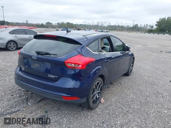 ✅ 2016 Ford Focus Titanium • VIN: 1FADP3N25GL345869 • Lot: 43591957. Wystawiony na IAAI z przebiegiem Nie podano. Bezpłatny archiwum sprzedaży aukcyjnych z USA i szczegółowy raport historii pojazdu na DreamBid. Zdjęcie 4.