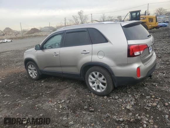 ✅ 2015 Kia Sorento EX • VIN: 5XYKUDA75FG627277 • Lot: 93546295. Wystawiony na Copart z przebiegiem 154 651 mil. Bezpłatny archiwum sprzedaży aukcyjnych z USA i szczegółowy raport historii pojazdu na DreamBid. Zdjęcie 2.