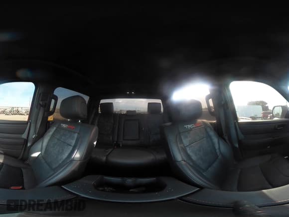 ✅ 2024 Toyota Tundra TRD Pro Hybrid • VIN: 5TFPC5DB1RX080976 • Lot: 42051432. Wystawiony na IAAI z przebiegiem 17 925 mil. Bezpłatny archiwum sprzedaży aukcyjnych z USA i szczegółowy raport historii pojazdu na DreamBid. Zdjęcie 18.