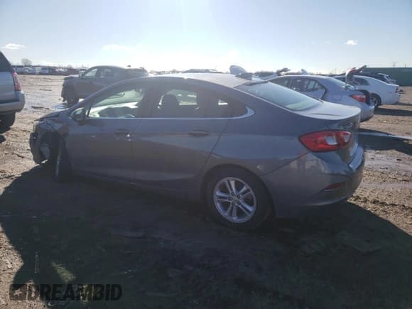 ✅ 2018 Chevrolet Cruze LT • VIN: 1G1BE5SM2J7175102 • Lot: 40743593. Listed on Copart with 23,392 mi. Free auction sales archive from the USA and detailed vehicle history report at DreamBid. Image 2.
