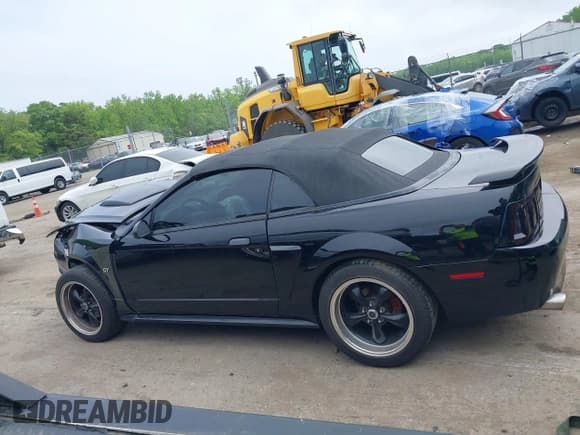 ✅ 2001 Ford Mustang GT Deluxe • VIN: 1FAFP45X11F258695 • Lot: 42197786. Listed on IAAI with 111,778 mi. Free auction sales archive from the USA and detailed vehicle history report at DreamBid. Image 14.