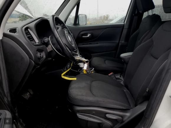 ✅ 2018 Jeep Renegade Latitude • VIN: ZACCJBBB7JPH12179 • Lot: 90022625. Listed on Copart with 57,038 mi. Free auction sales archive from the USA and detailed vehicle history report at DreamBid. Image 7.