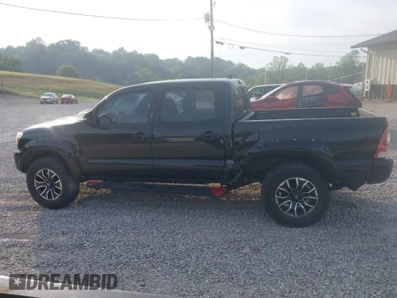 ✅ 2014 Toyota Tacoma • VIN: 5TFLU4EN8EX105672 • Лот: 43208344. Опубликован ранее на IAAI с пробегом 172 445 миль. Бесплатный доступ к архиву аукционных продаж из США и подробный отчёт об истории автомобиля на DreamBid. Изображение 15.
