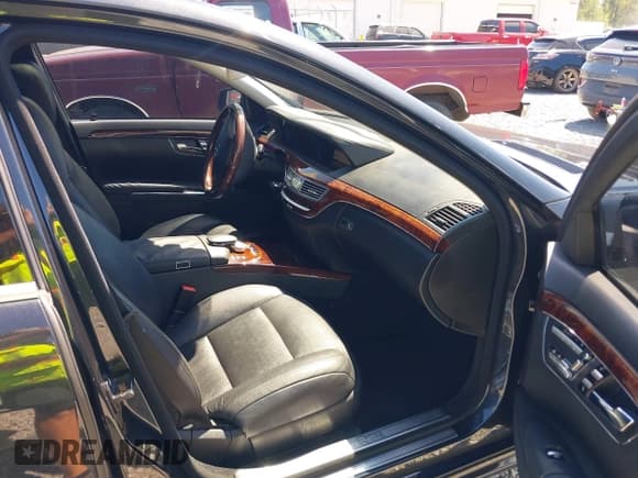 ✅ 2011 Mercedes-Benz S 550 • VIN: WDDNG8GB3BA390151 • Lot: 42755651. Listed on IAAI with 78,938 mi. Free auction sales archive from the USA and detailed vehicle history report at DreamBid. Image 5.