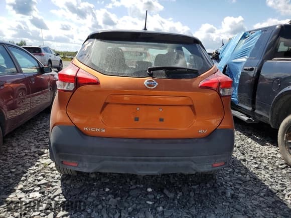 ✅ 2018 Nissan Kicks S • VIN: 3N1CP5CU9JL530821 • Lot: 71975755. Wystawiony na Copart z przebiegiem 136 031 mil. Bezpłatny archiwum sprzedaży aukcyjnych z USA i szczegółowy raport historii pojazdu na DreamBid. Zdjęcie 6.
