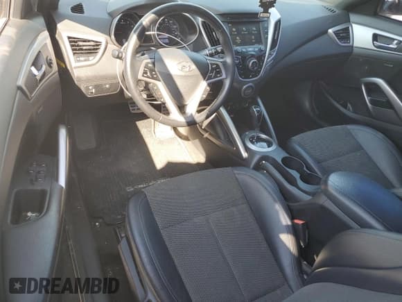 ✅ 2016 Hyundai Veloster • VIN: KMHTC6AD6GU270499 • Lot: 48957985. Wystawiony na Copart z przebiegiem 124 787 mil. Bezpłatny archiwum sprzedaży aukcyjnych z USA i szczegółowy raport historii pojazdu na DreamBid. Zdjęcie 8.