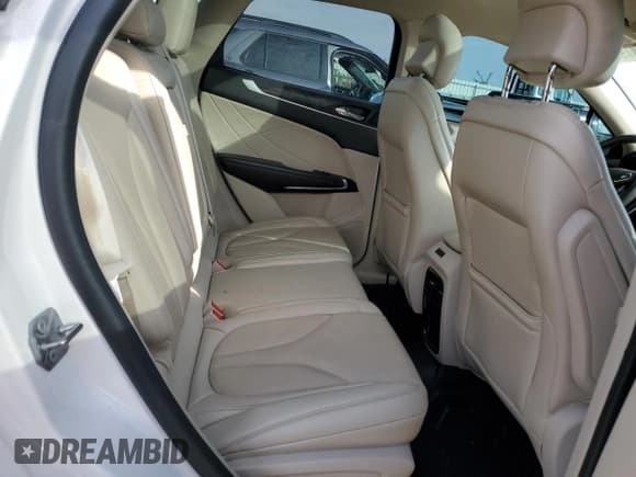 ✅ 2019 Lincoln MKC Reserve • VIN: 5LMTJ3DH3KUL18999 • Lot: 82441955. Wystawiony na Copart z przebiegiem 145 090 mil. Bezpłatny archiwum sprzedaży aukcyjnych z USA i szczegółowy raport historii pojazdu na DreamBid. Zdjęcie 11.