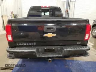 ✅ 2017 Chevrolet Silverado 1500 LTZ • VIN: 1GCVKSEC1HZ400252 • Лот: 82154555. Опубликован ранее на Copart с пробегом Не указан. Бесплатный доступ к архиву аукционных продаж из США и подробный отчёт об истории автомобиля на DreamBid. Изображение 6.