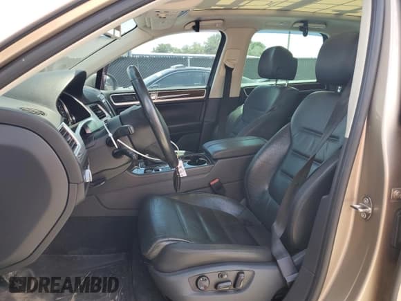 ✅ 2016 Volkswagen Touareg Lux • VIN: WVGEP9BP9GD002702 • Lot: 52872035. Listed on Copart with 120,107 mi. Free auction sales archive from the USA and detailed vehicle history report at DreamBid. Image 7.