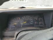 ✅ 1998 GMC Sierra 1500 • VIN: 1GTEK19R2WE559262 • Лот: 62186945. Опубликован ранее на Copart с пробегом 217 981 миль. Бесплатный доступ к архиву аукционных продаж из США и подробный отчёт об истории автомобиля на DreamBid. Изображение 9.