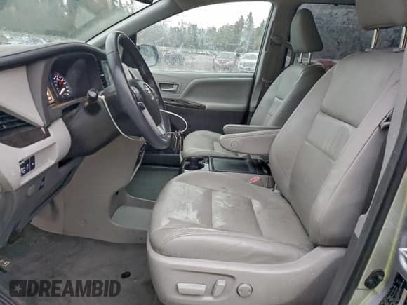 ✅ 2018 Toyota Sienna XLE • VIN: 5TDDZ3DC3JS196429 • Lot: 95479645. Wystawiony na Copart z przebiegiem 90 339 mil. Bezpłatny archiwum sprzedaży aukcyjnych z USA i szczegółowy raport historii pojazdu na DreamBid. Zdjęcie 7.