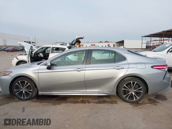 ✅ 2020 Toyota Camry SE • VIN: 4T1G11AK6LU889395 • Lot: 43144267. Listed on IAAI with 112,577 mi. Free auction sales archive from the USA and detailed vehicle history report at DreamBid. Image 15.