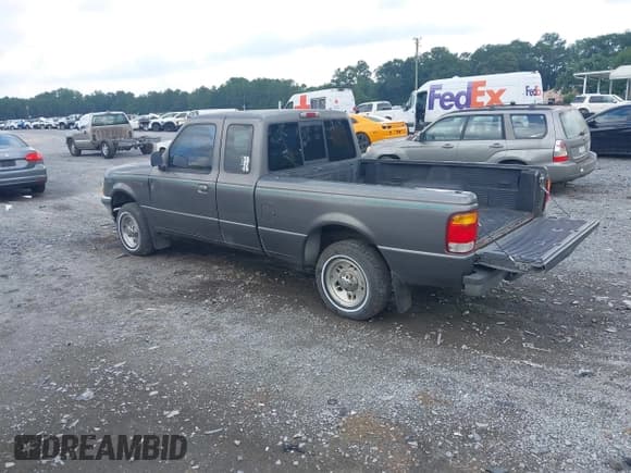 ✅ 1998 Ford Ranger XL • VIN: 1FTYR14U6WTA17808 • Lot: 42699937. Wystawiony na IAAI z przebiegiem 132 657 mil. Bezpłatny archiwum sprzedaży aukcyjnych z USA i szczegółowy raport historii pojazdu na DreamBid. Zdjęcie 3.
