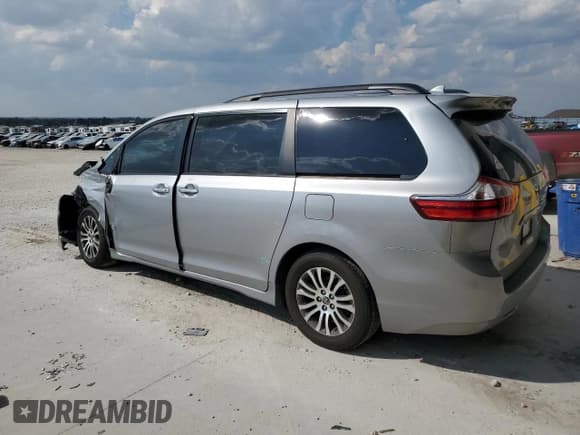 ✅ 2018 Toyota Sienna XLE Auto Access Seat • VIN: 5TDYZ3DC2JS939132 • Lot: 81111245. Listed on Copart with 102,220 mi. Free auction sales archive from the USA and detailed vehicle history report at DreamBid. Image 2.