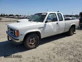 1990 Dodge Dakota с VIN 1B7GL23XXLS708226, выставлен на аукционе Copart как лот 69859125 с пробегом 372 216 миль миль и Списание • Salvage title. История ставок и продаж доступна на DreamBid. Изображение 1.