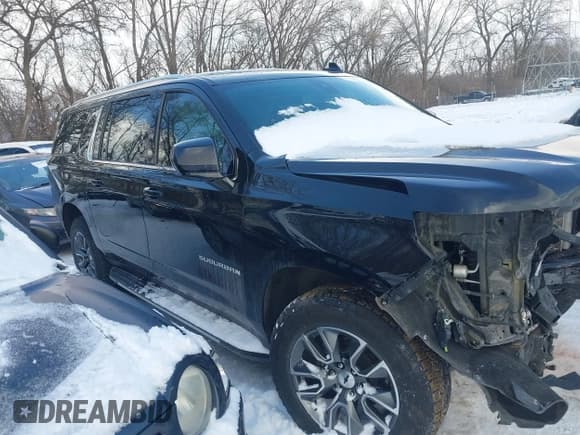 ✅ 2021 Chevrolet Suburban LT • VIN: 1GNSKCKD3MR266318 • Lot: 41333545. Wystawiony na IAAI z przebiegiem 125 032 mil. Bezpłatny archiwum sprzedaży aukcyjnych z USA i szczegółowy raport historii pojazdu na DreamBid. Zdjęcie 13.