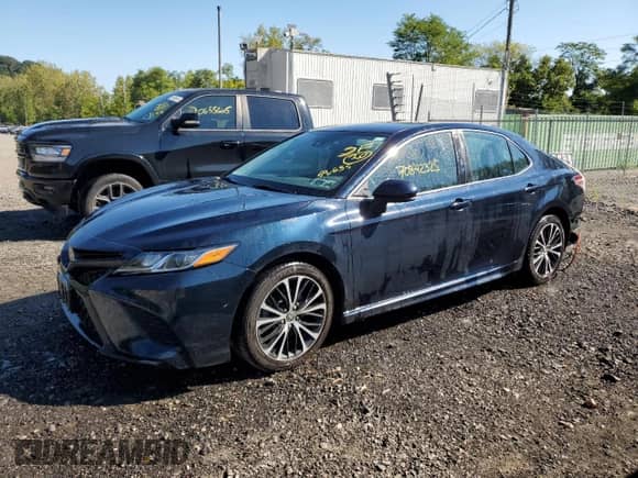 2020 Toyota Camry SE with VIN 4T1G11BK4LU013780, listed as a Copart auction lot 70842325 with 59,635 mi miles and Salvage title. Bid and sale history available at DreamBid. Image 1.