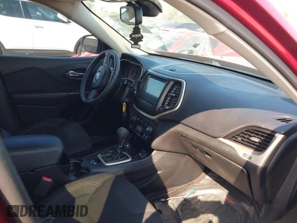 ✅ 2017 Jeep Cherokee Latitude • VIN: 1C4PJMCB2HW512187 • Lot: 43375976. Wystawiony na IAAI z przebiegiem 141 132 mil. Bezpłatny archiwum sprzedaży aukcyjnych z USA i szczegółowy raport historii pojazdu na DreamBid. Zdjęcie 5.