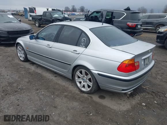 ✅ 2000 BMW 3 Series 328i • VIN: WBAAM5330YFR16615 • Лот: 41496845. Опубликован ранее на IAAI с пробегом Не указан. Бесплатный доступ к архиву аукционных продаж из США и подробный отчёт об истории автомобиля на DreamBid. Изображение 3.