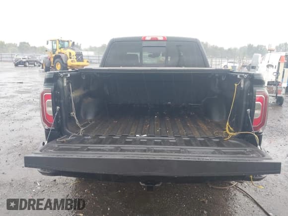 ✅ 2016 GMC Sierra 1500 Denali • VIN: 3GTU2PEC0GG114996 • Лот: 43105627. Опубликован ранее на IAAI с пробегом 326 754 миль. Бесплатный доступ к архиву аукционных продаж из США и подробный отчёт об истории автомобиля на DreamBid. Изображение 17.