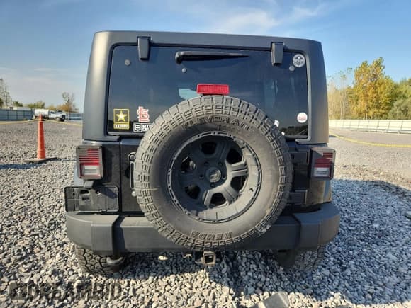 ✅ 2013 Jeep Wrangler Unlimited Sahara • VIN: 1C4BJWEG1DL600805 • Лот: 81133305. Опубликован ранее на Copart с пробегом 165 820 миль. Бесплатный доступ к архиву аукционных продаж из США и подробный отчёт об истории автомобиля на DreamBid. Изображение 6.