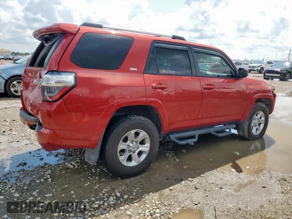 ✅ 2021 Toyota 4Runner SR5 • VIN: JTEMU5JR8M5854576 • Lot: 70528435. Listed on Copart with 138,224 mi. Free auction sales archive from the USA and detailed vehicle history report at DreamBid. Image 3.