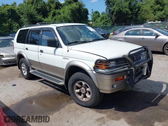 ✅ 1999 Mitsubishi Montero Sport Limited • VIN: JA4MT41R2XP026396 • Lot: 42805074. Wystawiony na IAAI z przebiegiem 124 730 mil. Bezpłatny archiwum sprzedaży aukcyjnych z USA i szczegółowy raport historii pojazdu na DreamBid. Zdjęcie 1.