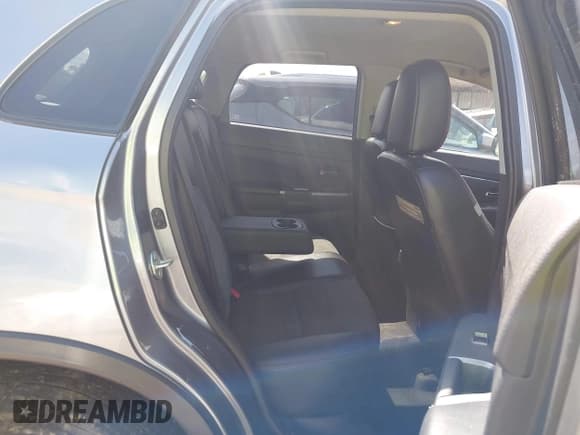 ✅ 2018 Mitsubishi Outlander SE • VIN: JA4AP3AW1JZ008426 • Lot: 42290165. Listed on IAAI with 102,040 mi. Free auction sales archive from the USA and detailed vehicle history report at DreamBid. Image 8.