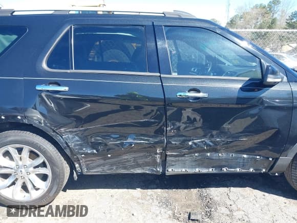 ✅ 2014 Ford Explorer XLT • VIN: 1FM5K7D88EGA99072 • Lot: 41796784. Wystawiony na IAAI z przebiegiem 298 765 mil. Bezpłatny archiwum sprzedaży aukcyjnych z USA i szczegółowy raport historii pojazdu na DreamBid. Zdjęcie 6.