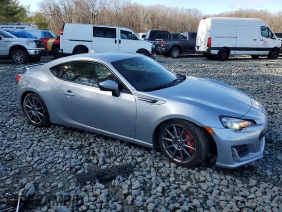 ✅ 2017 Subaru BRZ Series.Yellow • VIN: JF1ZCAC13H9603790 • Lot: 43961265. Listed on Copart with 92,325 mi. Free auction sales archive from the USA and detailed vehicle history report at DreamBid. Image 4.